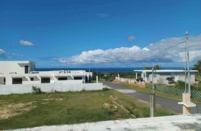 ONE BEDROOM TINY HOME ALL TO YOURSELF W/ OCEAN VIEW AND FULL BATHROOM & KITCHEN