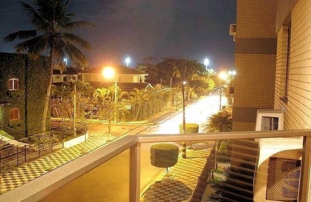 Apto a una cuadra de la playa de la ensenada en Guarujá - 2 suites