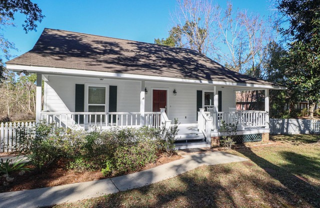 One block to beach - Kids Welcome - Great Rates - Cozy Cottage - Easy booking
