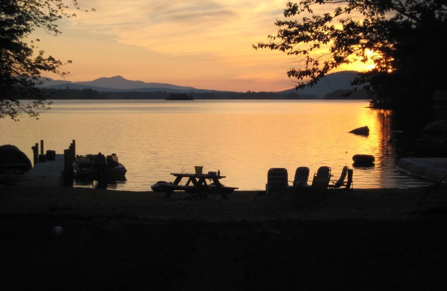 Dos casas con playa privada y muelles en el lago Squam