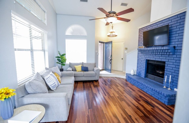One of a kind 10 min from AT&T stadium! 3 BR 2 BA