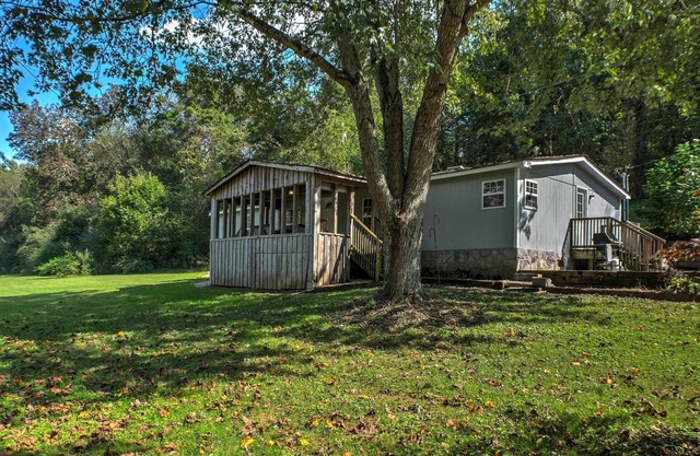 Ooltewah Cabin w / Grill, mesa de billar y porche!