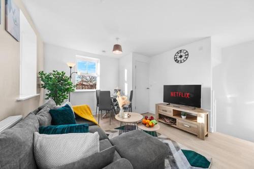 Opulent 2BR 2BA House with FREE Parking