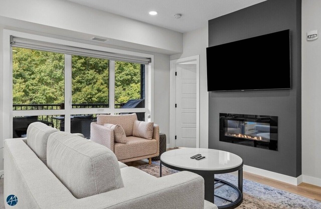 3 Bed/2 Bath Sparrowhawk Lodge-Pool/Creekside View