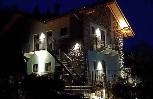 LAGO DE ORTA - TODA LA CASA- VISTA AL LAGO CON JARDÍN Y PLAYA