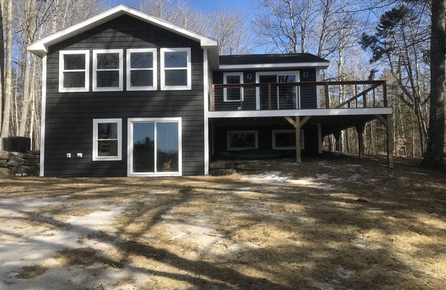 “Otter Getaway” Cozy Damariscotta Lake Year Round Cottage