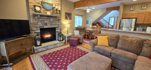 Our Heart's Desire- spacious 3 BR condo with hot tub in great location!