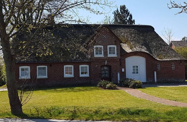 Nuestra "cabaña con techo de paja Margaux" le da la bienvenida!