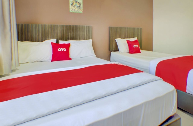 OYO 89985 Js Hotel