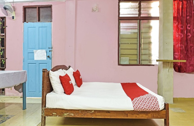 OYO 90740 Paddington Lodge
