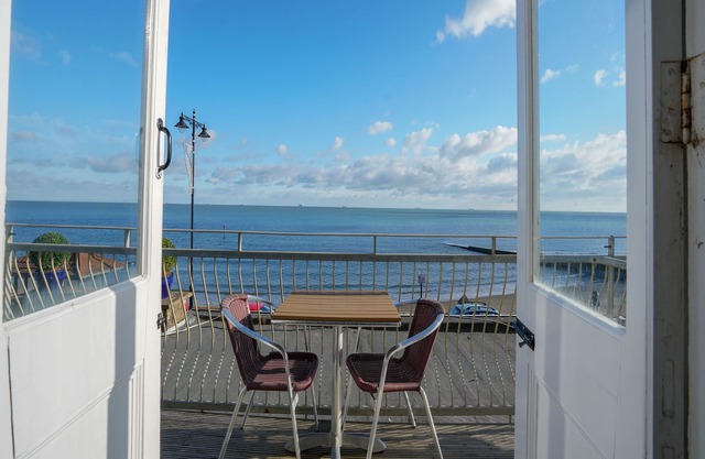 OYO Shanklin Beach Hotel