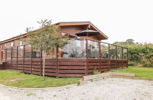 OYSTER LODGE, pet friendly, with a garden in Newton Ferrers