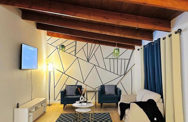 P&N Suites - DELUXE KING ROOM- PARIS