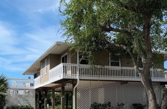 Palm Island/Don Pedro 3/2 Island Escape Close to Beach with a Dock