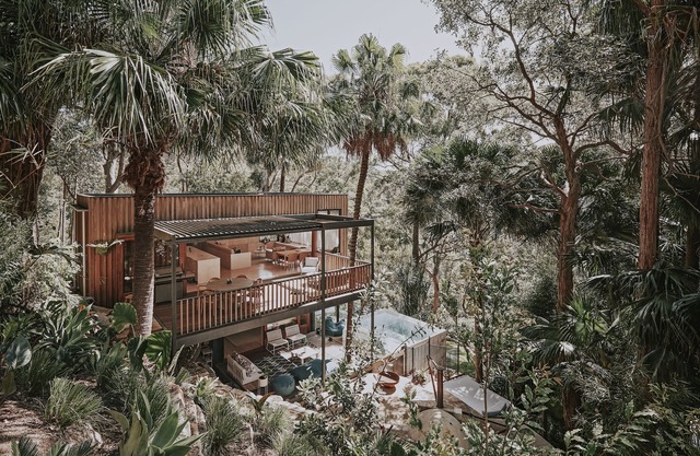 Palm Pavilion: architectural rainforest retreat