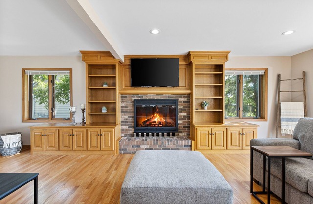 Spacious Retreat Overlooking Green Bay by RedAwning