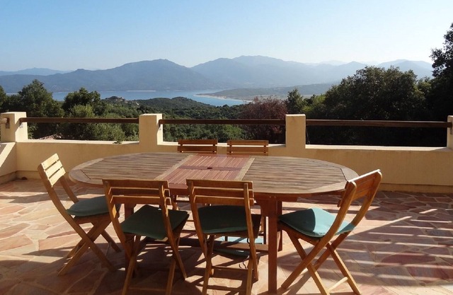 VISTA PANORÁMICA AL MAR Y LA MONTAÑA, CASA INDEPENDIENTE