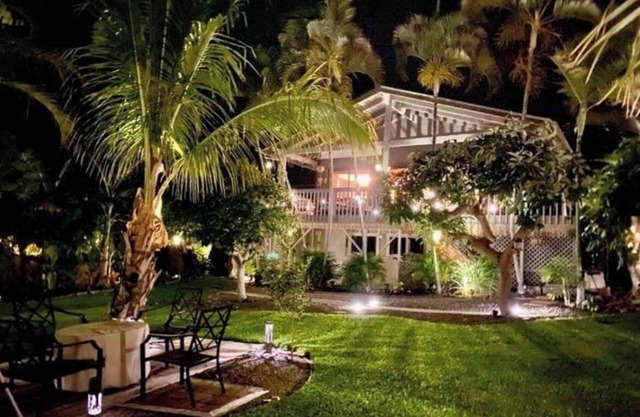 Papaya & Palm - A Private Tropical Oasis