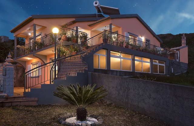 Paradise House Calheta. toda la casa con 3 dormitorios, 1 km de la playa de Calheta