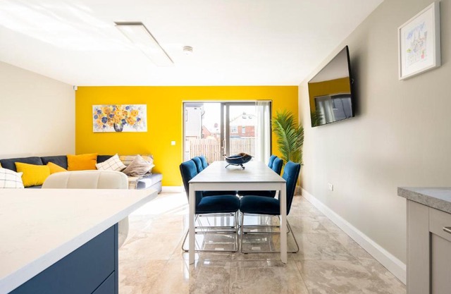 Park House - FOUR star luxury with parking and WI-FI