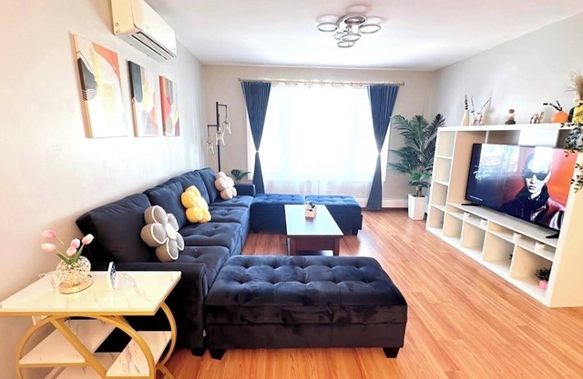 Parkside Luxie : Stylish 3BR/2BA W/AC, Parking, WiFi Mins to NYC