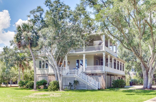 Maravillosa casa 7BR en DeBordieu con excelente ubicación, excelentes porches y mucho más.