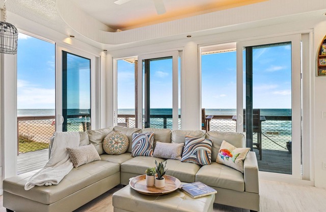 Parrot Head Paradise / Pet Friendly Home with Views From Every Floor!