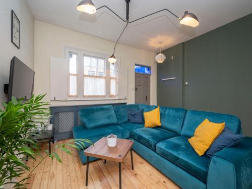 Pass the Keys Airy 1850s Coach House with Private Balcony