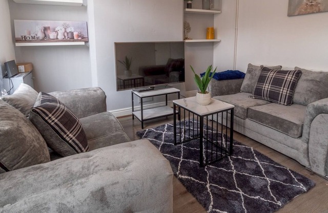 Pass the Keys | Beautifully Home close to City Centre with parking