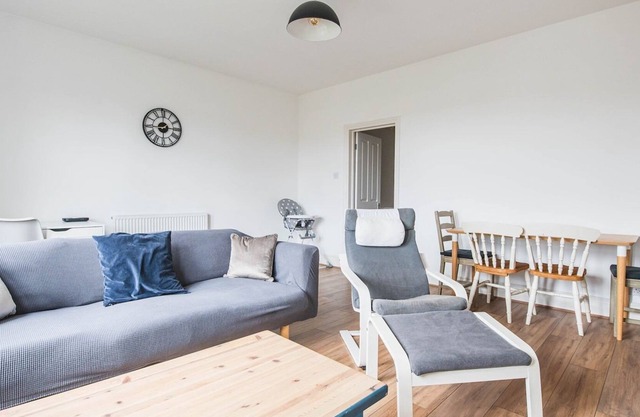 Pass the Keys | Charming and Bright Flat in Leyton