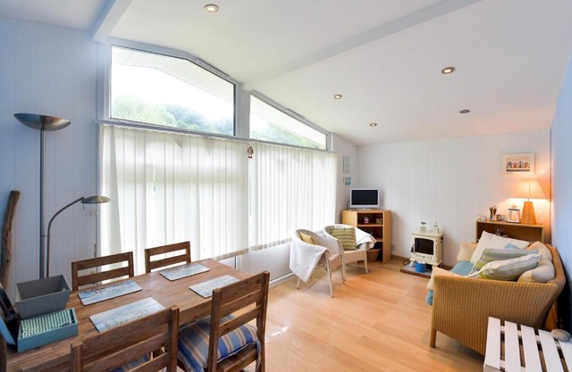 Pass the Keys Gower BEACH Staycation Caswell Bay - Sleeps 4
