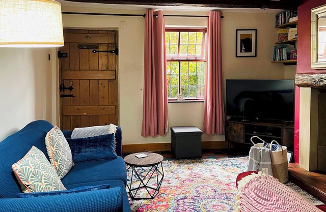 Pass the Keys | Cosy Cottage