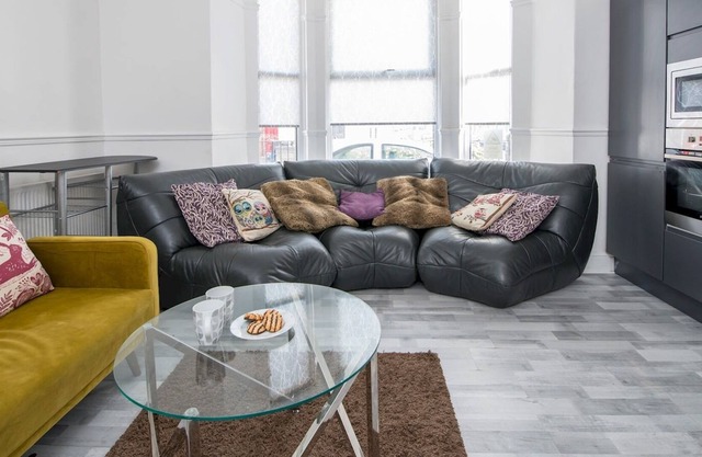 Pass the Keys | Light & Spacious 2 Bedroom Apt in trendy Canton!