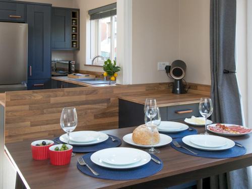 Pass the Keys Modern Town House on the edge of Caernarfon