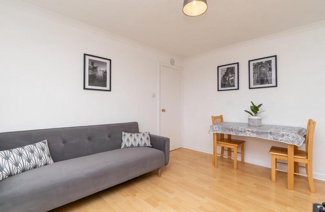 Pass the Keys One bed flat with stunning views and free parking