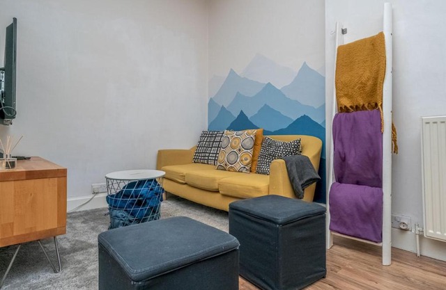Pass the Keys Renovated 2 Beds flat near City Centre and Meadows