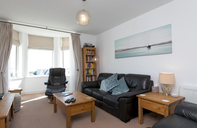 Pass the Keys Spectacular Sea View Apartment with free Parking