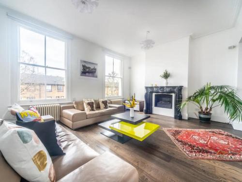 Pass the Keys Stylish 3-Bed Duplex Apartment Near Notting Hill