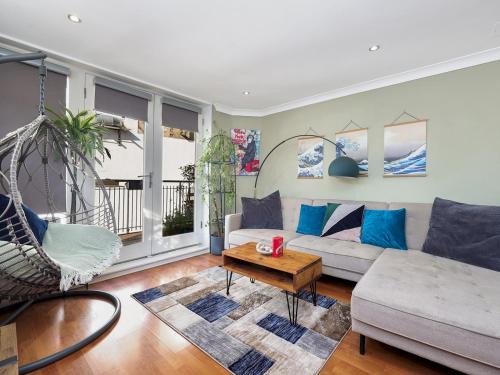 Pass the Keys Stylish Apartment by London Fields with a Balcony