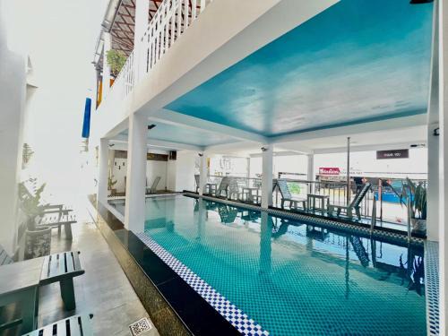 Pay Ocean Valley Hotel
