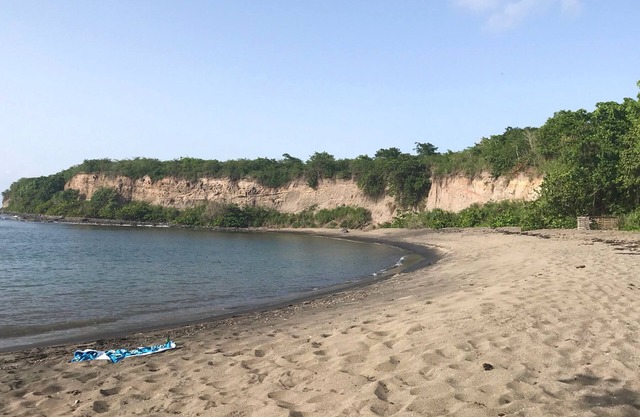 Peaceful 2-bedroom space with sea and Mountain View with WiFi, AC.
