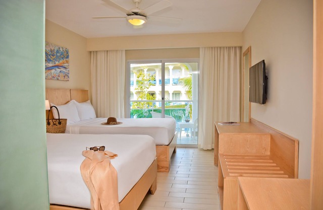 Peaceful 2-Bedroom Oasis w/ Balcony & Pool