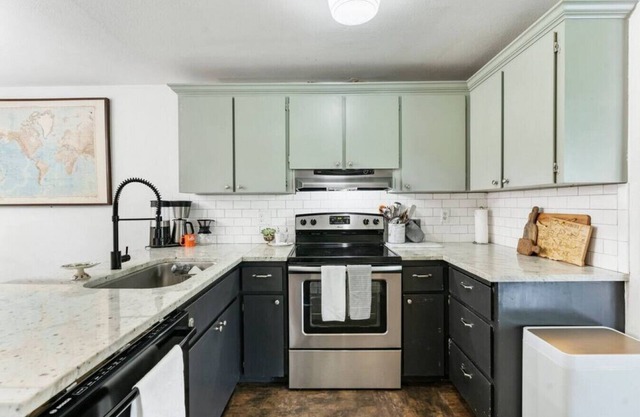 Peaceful 3-bdrm DT Vancouver Home