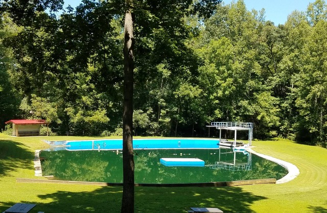 Escapada fresca de verano, disfrute de 2 estanques privados, montañas cercanas, carrito de golf disponible.