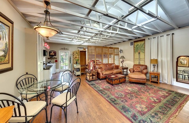Peaceful Braden River Oasis: Guest House