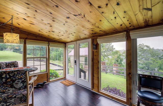 Peaceful Bronston Getaway w/ Fire Pit & Lake Views