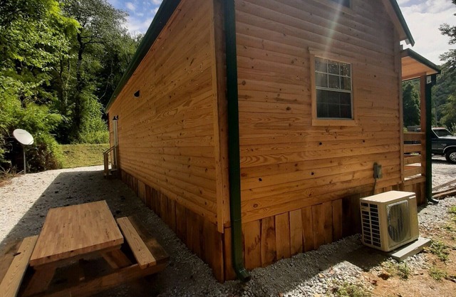 Peaceful cabin in the center of riding country!