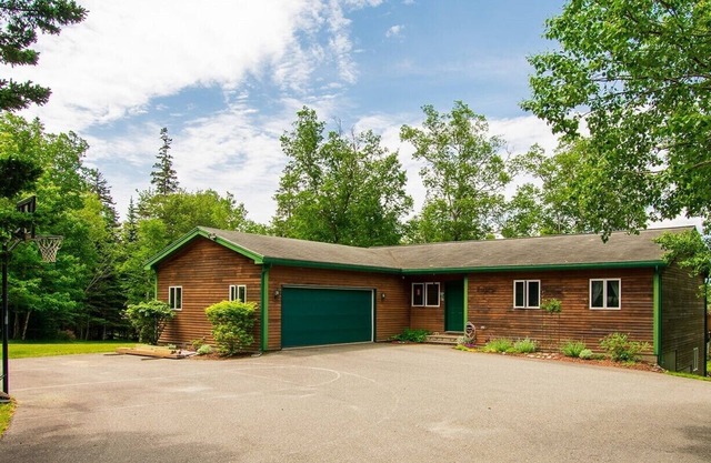 Peaceful, clean, spacious, comfortable on 2 acres. Free Acadia pass w/4nights!