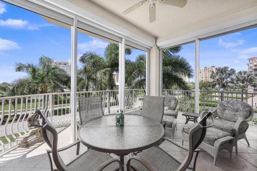Peaceful condo with pool and steps to South Beach