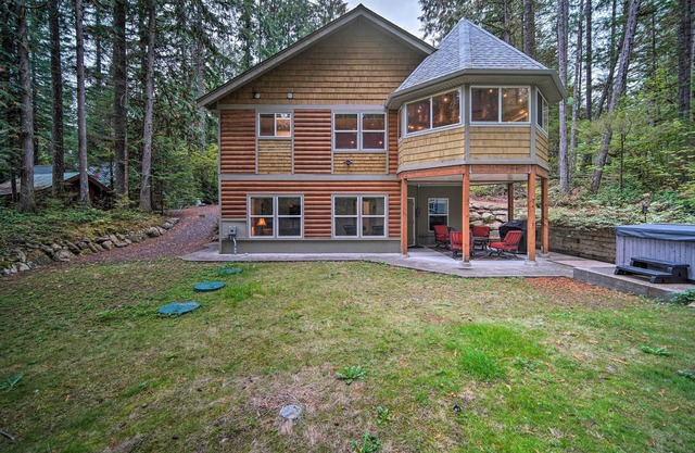 Peaceful Forest Retreat by Mt. Baker Slopes!